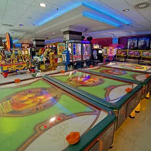 4* Hotell Holiday Premium